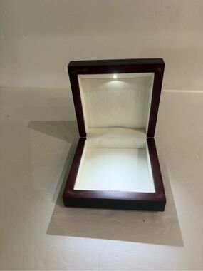 Novel Box Cherry Wood Finish Bright Led Light Ring Box for Engagement Proposals